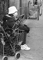 Food queues : Food lines : Hell's Kitchen : Streetlife, New York, Photo by Richard Moore